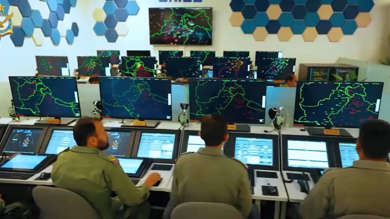 Pakistan: রাশিয়ার ডিফেন্স সিস্টেমকে নিজেদের বলে ‘দাবি’, পাক সেনাকে নিয়ে তুমুল হাসাহাসি নেটপাড়ায়