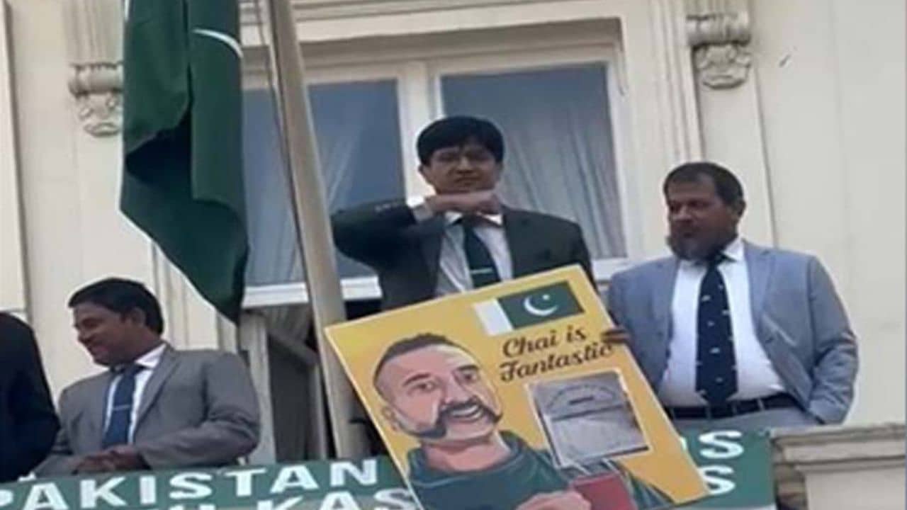 Pak Official Threatens Pahalgam Protestors: গলা কেটে নেব দিনের আলোয় প্রকাশ্যে ভারতীয়দের হুমকি পাক সেনাকর্তার, দেখুন ভিডিয়ো