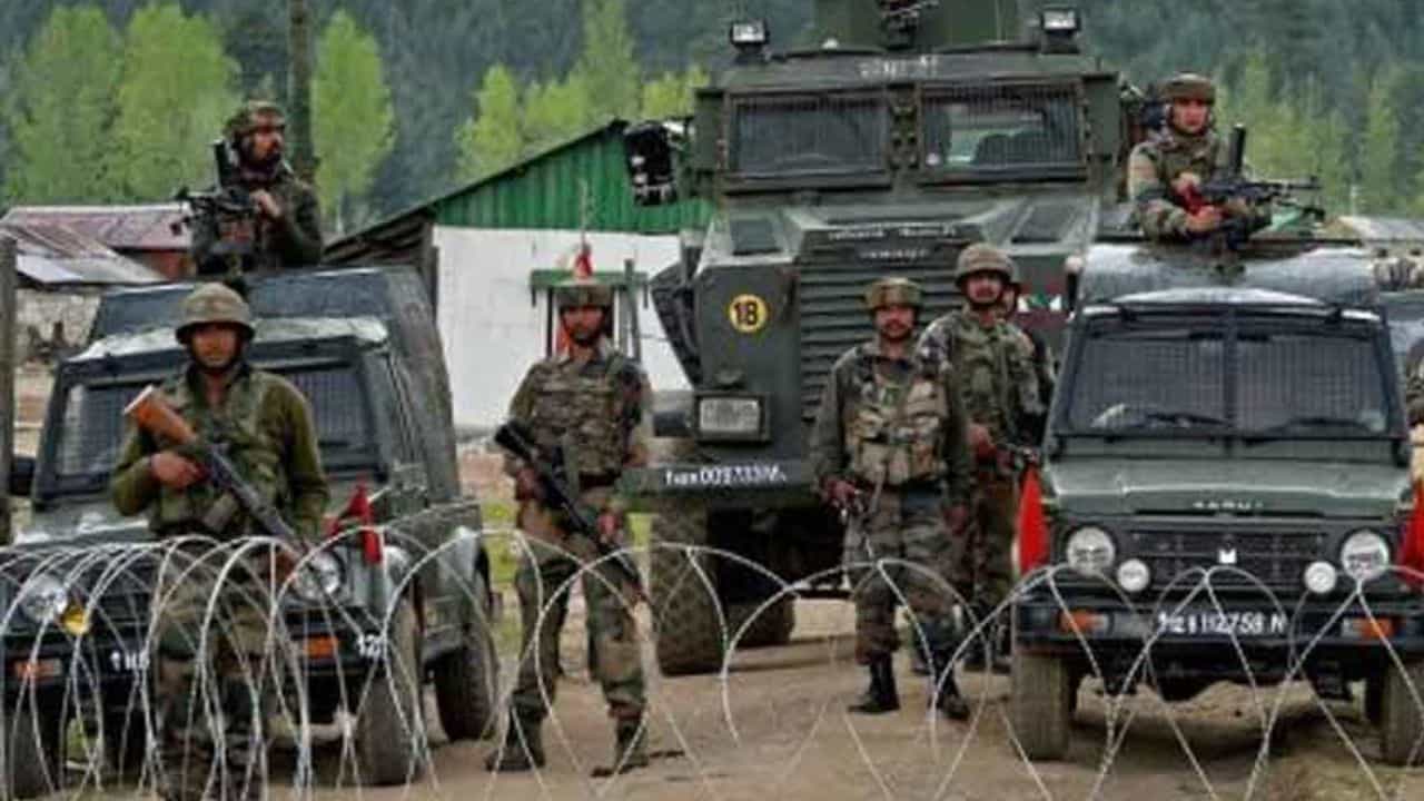 Pahalgam attack: মধ্যরাতে ডাক পড়ল পাক কূটনীতিকের, ৭ দিনের মধ্যে ভারত ছাড়ার নির্দেশ Pahalgam attack: মধ্যরাতে ডাক পড়ল পাক কূটনীতিকের, ৭ দিনের মধ্যে ভারত ছাড়ার নির্দেশ