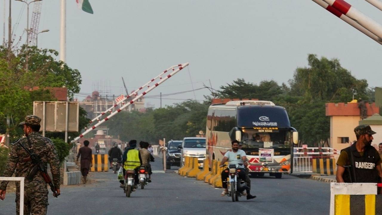 India-Pakistan: পাকিস্তান ভুলে গিয়েছিল ভাঁড়ে মা ভবানী দশা, ভারত দরজা বন্ধ করতেই হাহাকার, ঠুকছে মাথা!