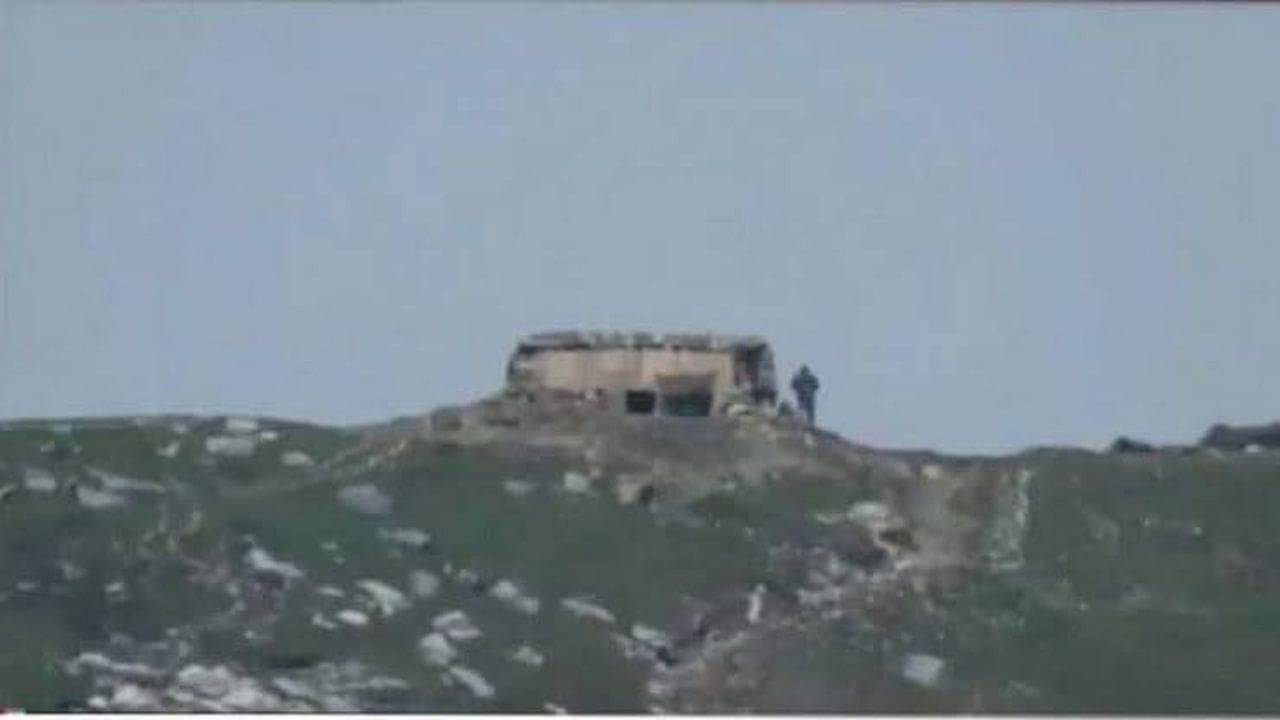 Pakistan: দম শেষ? ভারতীয় সেনা খোলাছুট পেতেই বাঙ্কার ফাঁকা করছে পাক সেনা, সরিয়ে ফেলল পতাকাও!