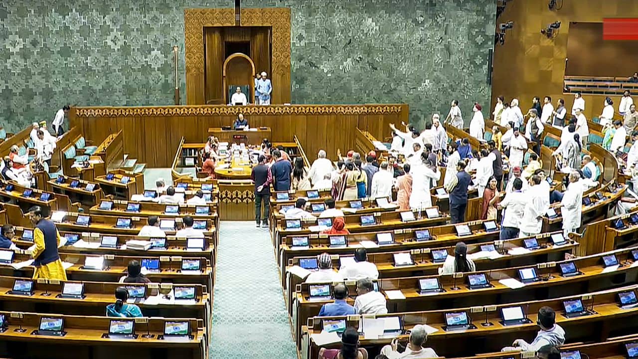 Waqf Bill: ধোপে টিকল না বিরোধীদের প্রতিবাদ, ওয়াকফ বিল নিয়ে বড় সিদ্ধান্ত কেন্দ্রের