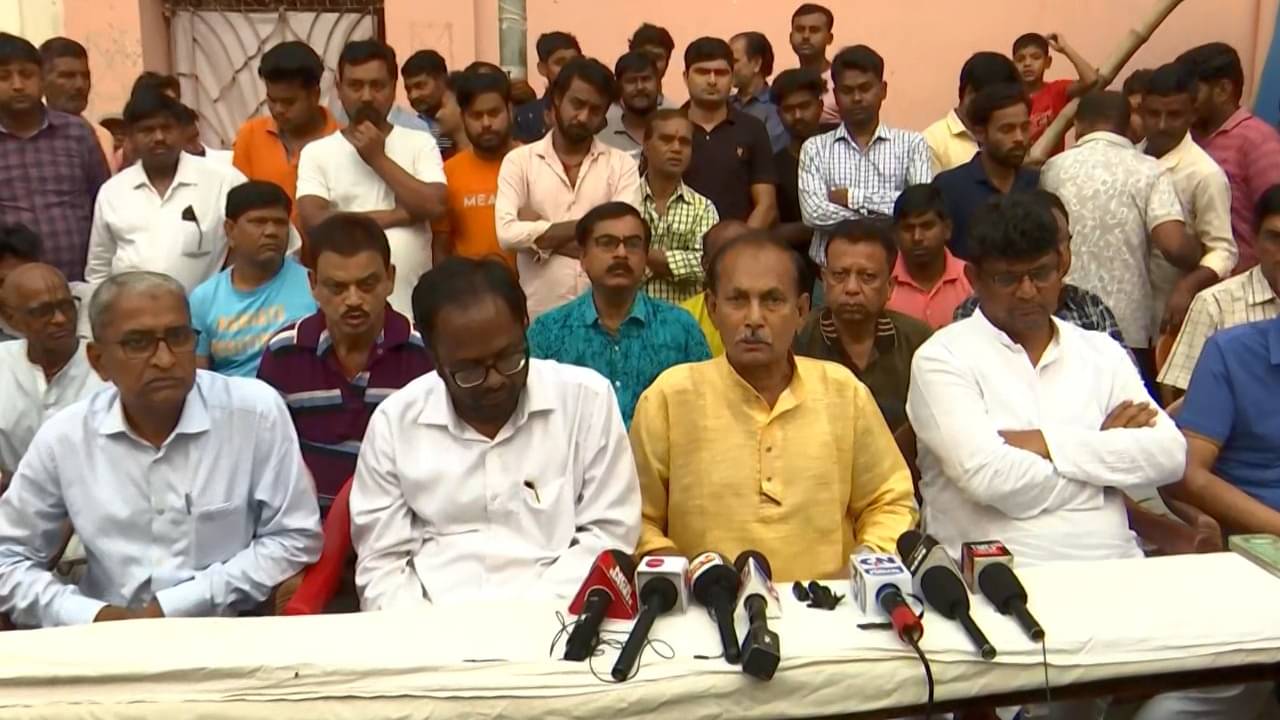 Murshidabad Unrest: ধুলিয়ানের শান্তি বৈঠক! শাসকদলের ‘হেভিওয়েটদের’ পাশে বসিয়েই কেন্দ্রীয় বাহিনীর স্থায়ী ক্যাম্প করার দাবি, কী বলছেন বিধায়ক