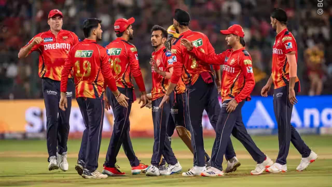 RCB vs PBKS IPL Match Result: আইপিএলের জন্মদিনে রুদ্ধশ্বাস ছোট ম্যাচ, ঘরে হারের হ্যাটট্রিক আরসিবির RCB vs PBKS IPL Match Result: আইপিএলের জন্মদিনে রুদ্ধশ্বাস ছোট ম্যাচ, ঘরে হারের হ্যাটট্রিক আরসিবির