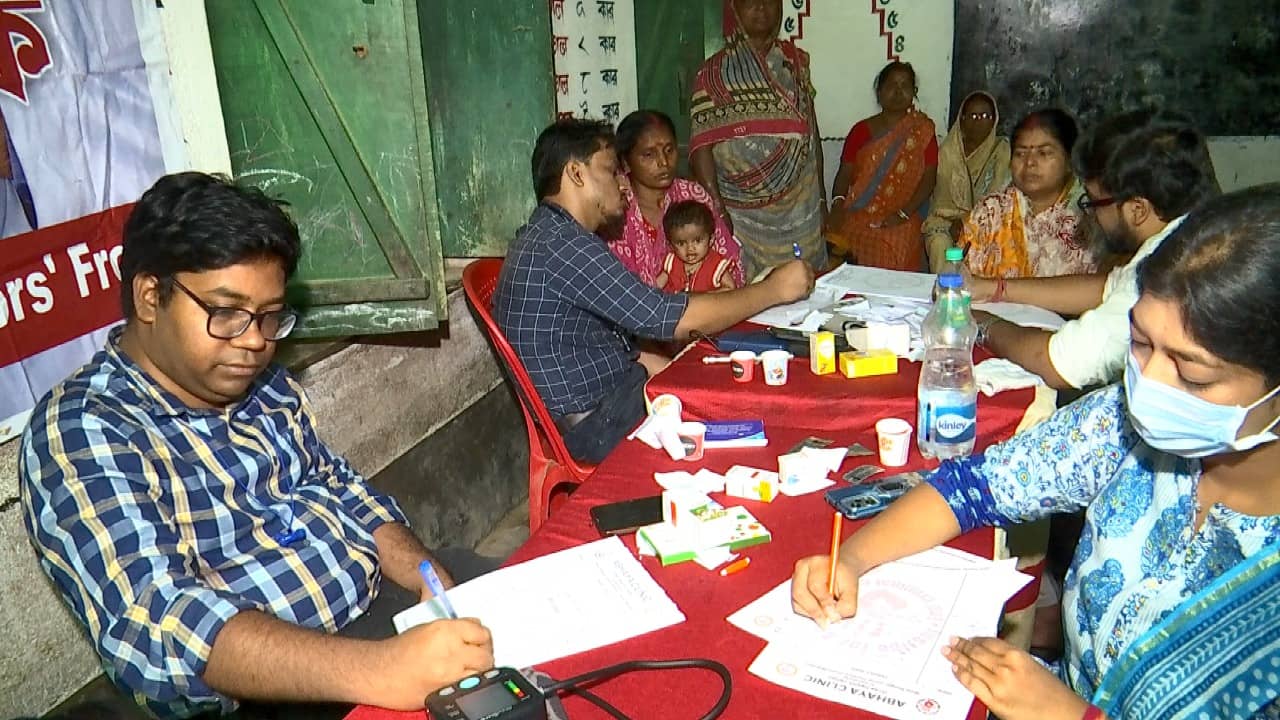 Murshidabad Unrest: সামশেরগঞ্জে আরজি করের অনিকেত-দেবাশিসরা, পা রেখেই গর্জে উঠলেন পুলিশের ভূমিকা নিয়ে