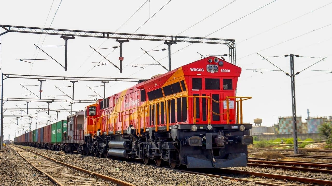 Railways: দক্ষিণ ভারত ঘুরতে যাওয়ার প্ল্যান? যাত্রীদের জন্য বড় সুবিধা করে দিল রেল