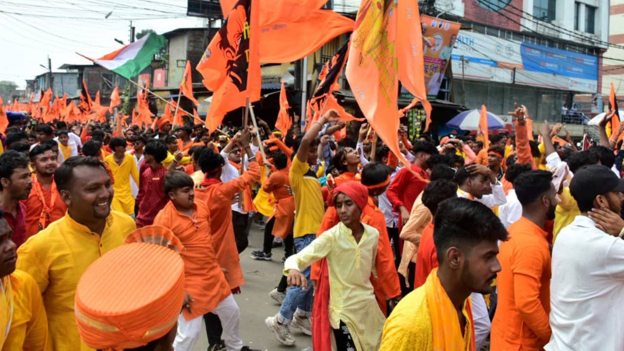 Ram Navami: ঝুলছে মামলা, সরকারের দেখানো পথেই শেষ পর্যন্ত রাম নবমীর শোভাযাত্রা VHP-বজরং দলের
