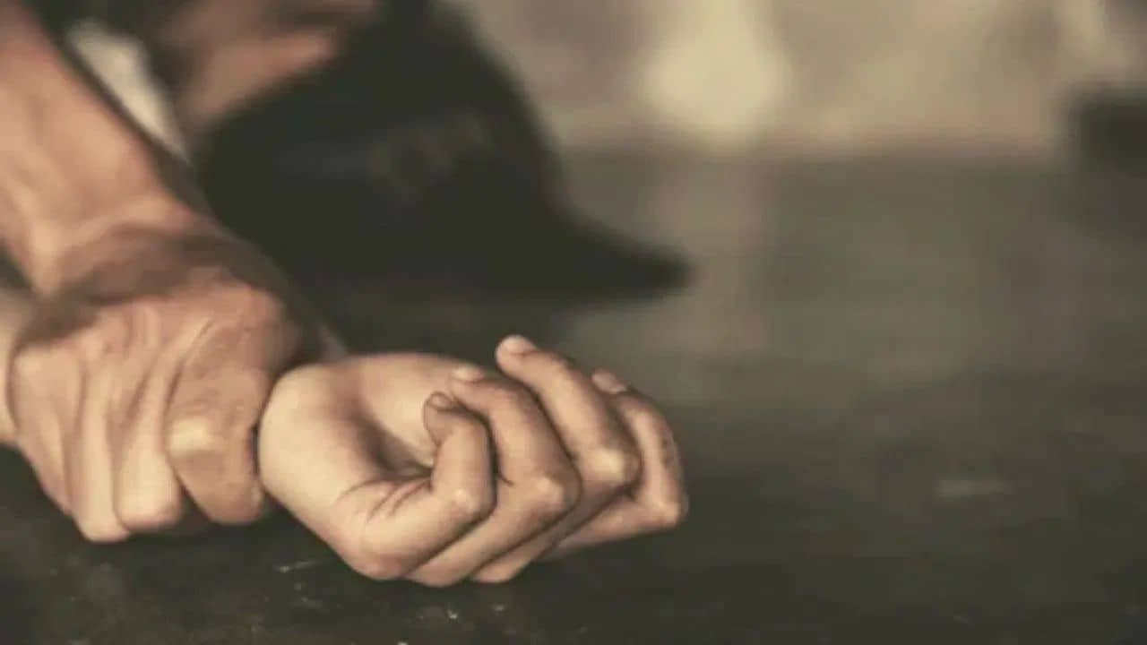 South Dinajpur: মা কথা বলতে পারে না, সেই সুযোগে দিনের পর দিন মানসিক ভারসাম্যহীন কিশোরীকে ধর্ষণের অভিযোগ, গ্রেফতার বাবা