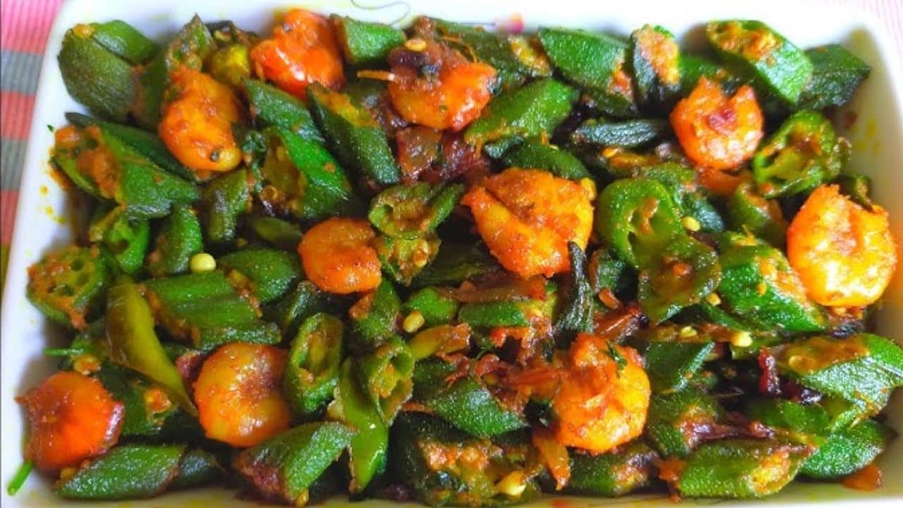 ঢ্যাঁড়শ দিয়ে চিংড়ি রেঁধে দেখুন, এই পদ খেলে আঙুল চাটবে পুরো পরিবার