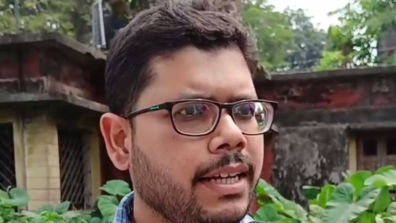 Recruitment Scam: বলছেন যোগ্য, তারপরও মমতার ডাকে গেলেন না ইন্ডোরে, কেন সেটা খোলসা করলেন চাকরিহারা এই শিক্ষক