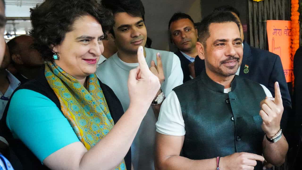 Robert Vadra: ২০০৮ সালের মামলায় প্রিয়ঙ্কা গান্ধীর স্বামীকে তলব ED-র, দফায় দফায় চলল জেরা Robert Vadra: ২০০৮ সালের মামলায় প্রিয়ঙ্কা গান্ধীর স্বামীকে তলব ED-র, দফায় দফায় চলল জেরা