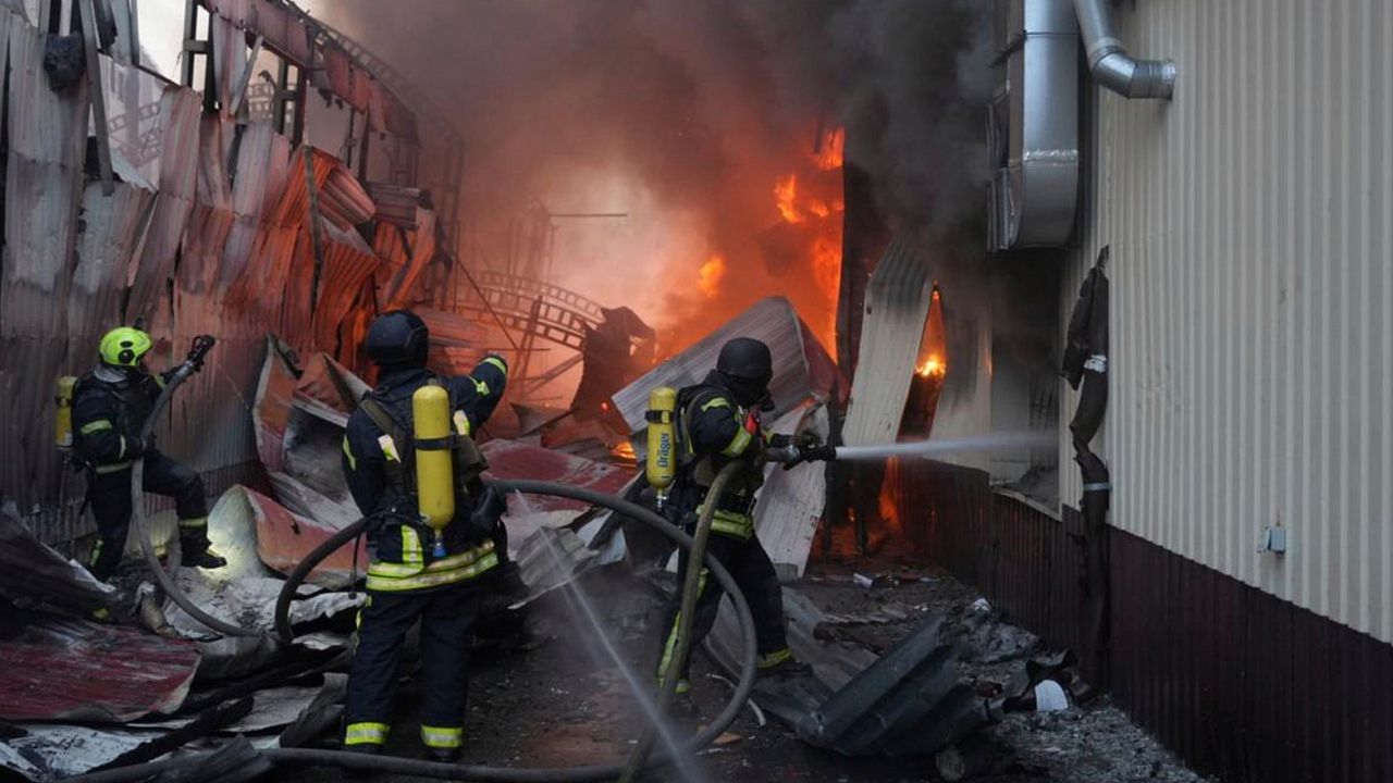 Russian Missile Strike in Ukraine: রাস্তায় ছড়িয়ে ছিটিয়ে মৃতদেহ, রাশিয়ার মিসাইল হামলায় মৃত ইউক্রেনের ২১ নাগরিক