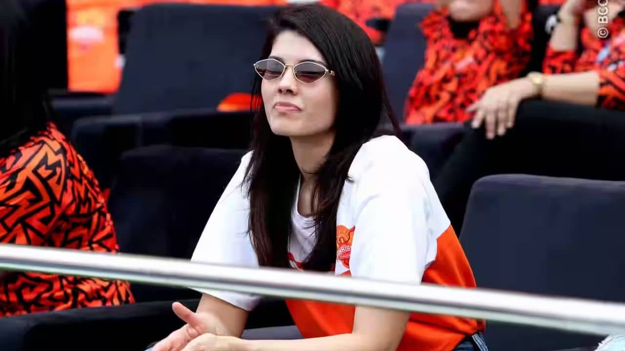 Kayva Maran: গ্যালারিতে গ্লোয়িং কাব্যা মারান, অরেঞ্জ আর্মির মালকিনের সিক্রেট ফাঁস!