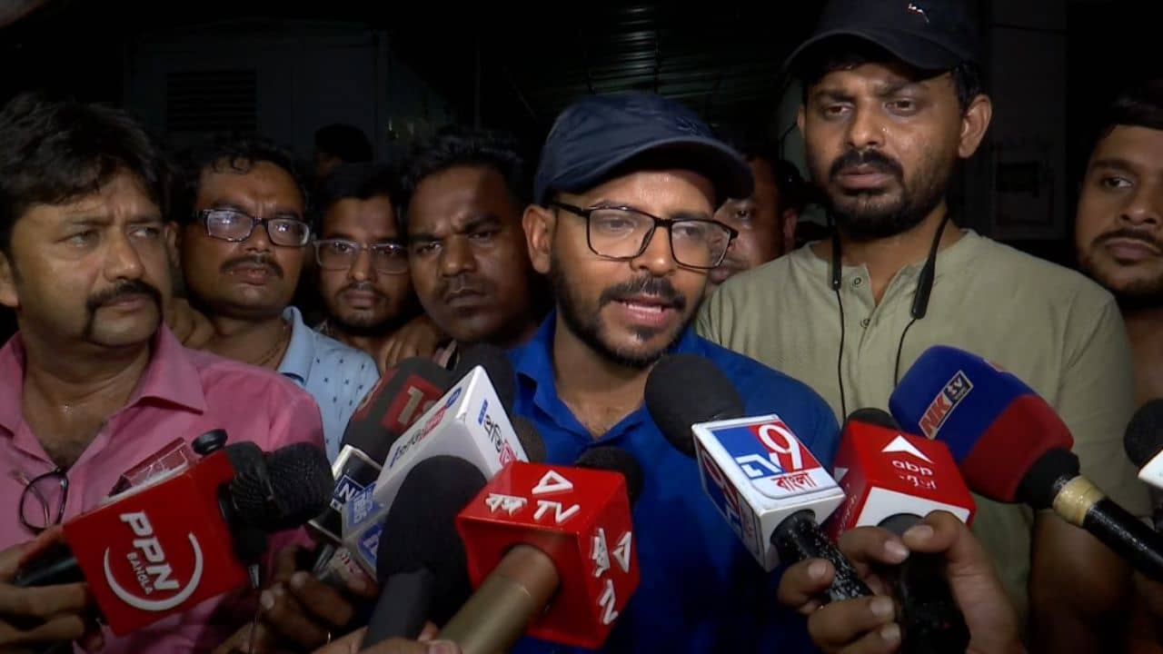 SSC Protest: আর আধঘণ্টা দেখব, নয়ত SSC ভবনের ভিতরে ঢুকে টয়লেট ব্যবহার করব