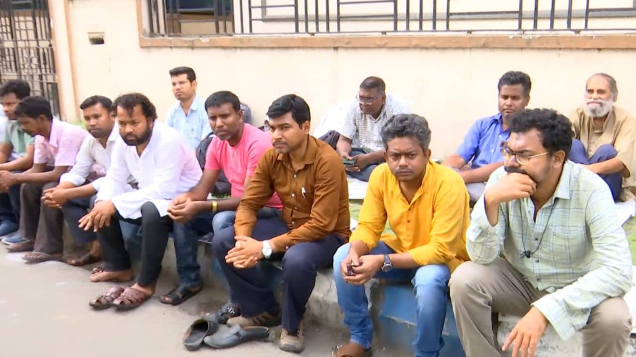 SSC Protest: আজ থেকে অনশনে বসছেন চাকরিহারা শিক্ষকরা, আরও তীব্রতর আন্দোলনের ঝাঁঝ