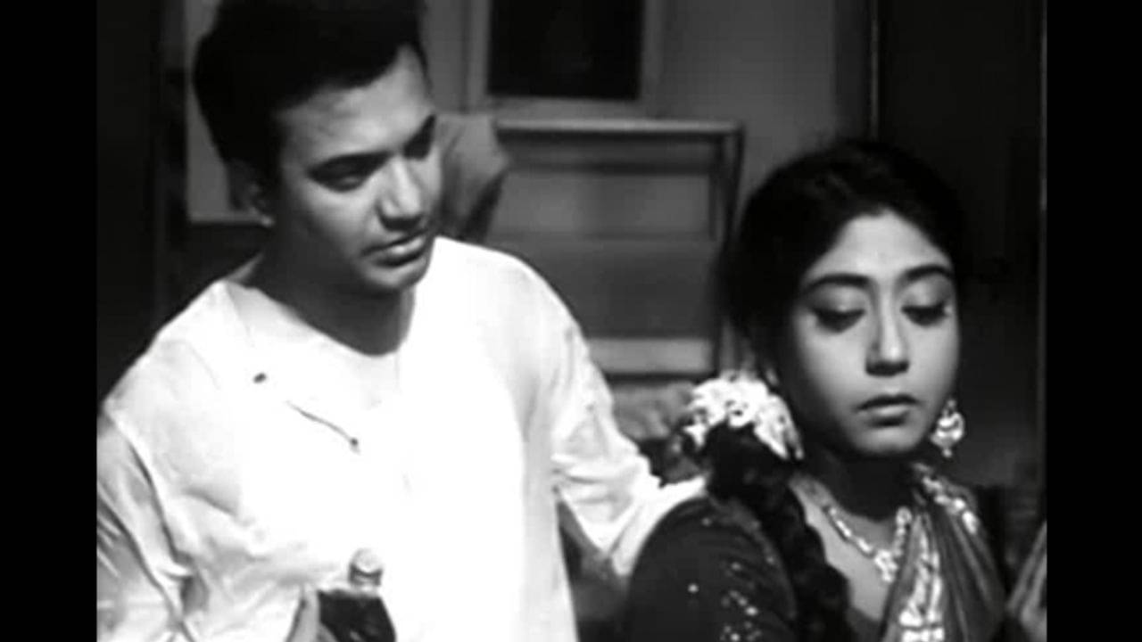 উত্তমের কথাতেই প্রথমবার মদের গ্লাস হাতে তুললেন সাবিত্রী, হাউ হাউ করে কেঁদে ফেললেন, তারপর...