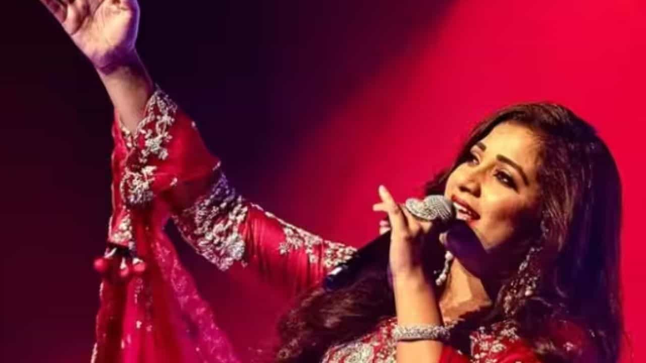 সুরাটে কনসার্ট বাতিল করলেন শ্রেয়া ঘোষাল, টিকিটের টাকা ফেরত দেওয়া হচ্ছে সুরাটে কনসার্ট বাতিল করলেন শ্রেয়া ঘোষাল, টিকিটের টাকা ফেরত দেওয়া হচ্ছে