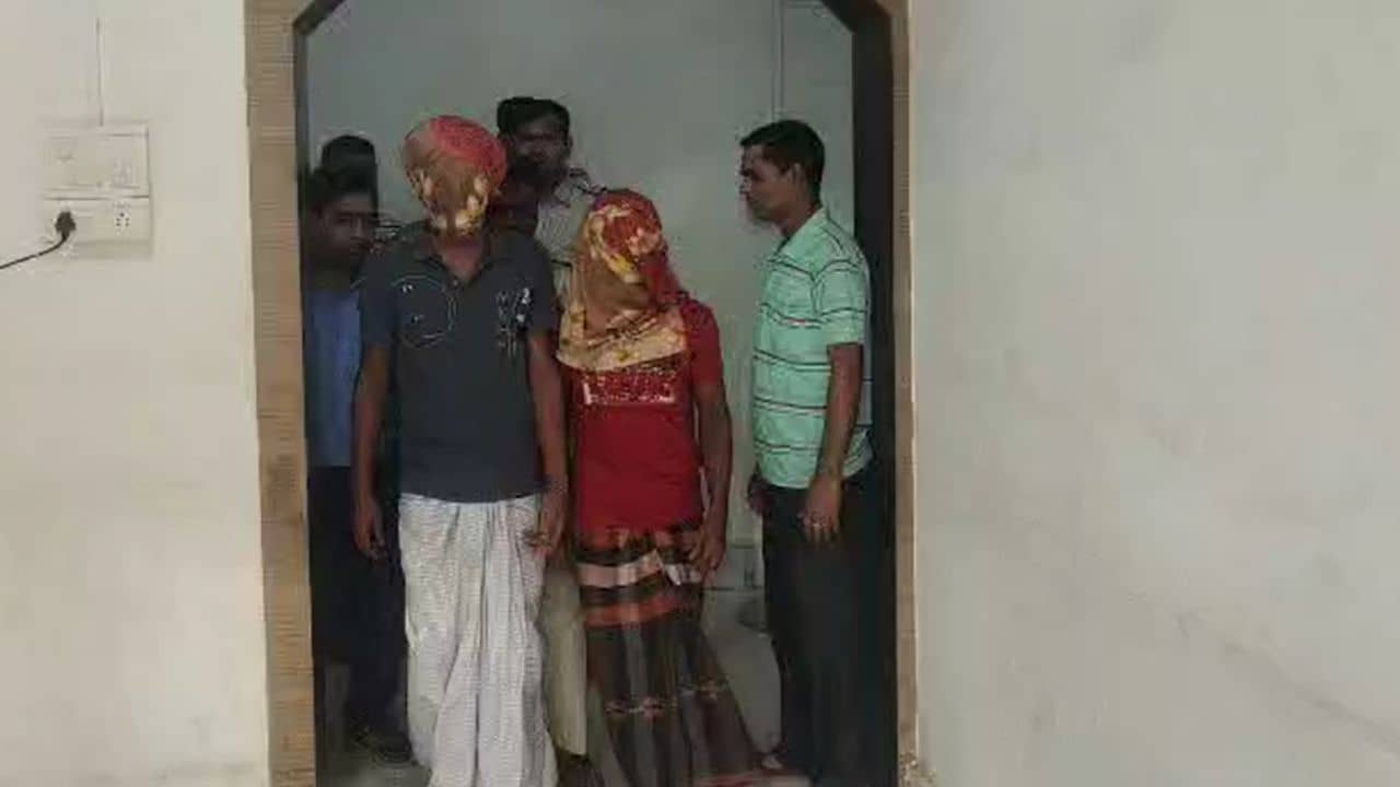 Fake notes seized: সামশেরগঞ্জে লক্ষ লক্ষ টাকার জালনোট বাজেয়াপ্ত, পুলিশের জালে ২ যুবক