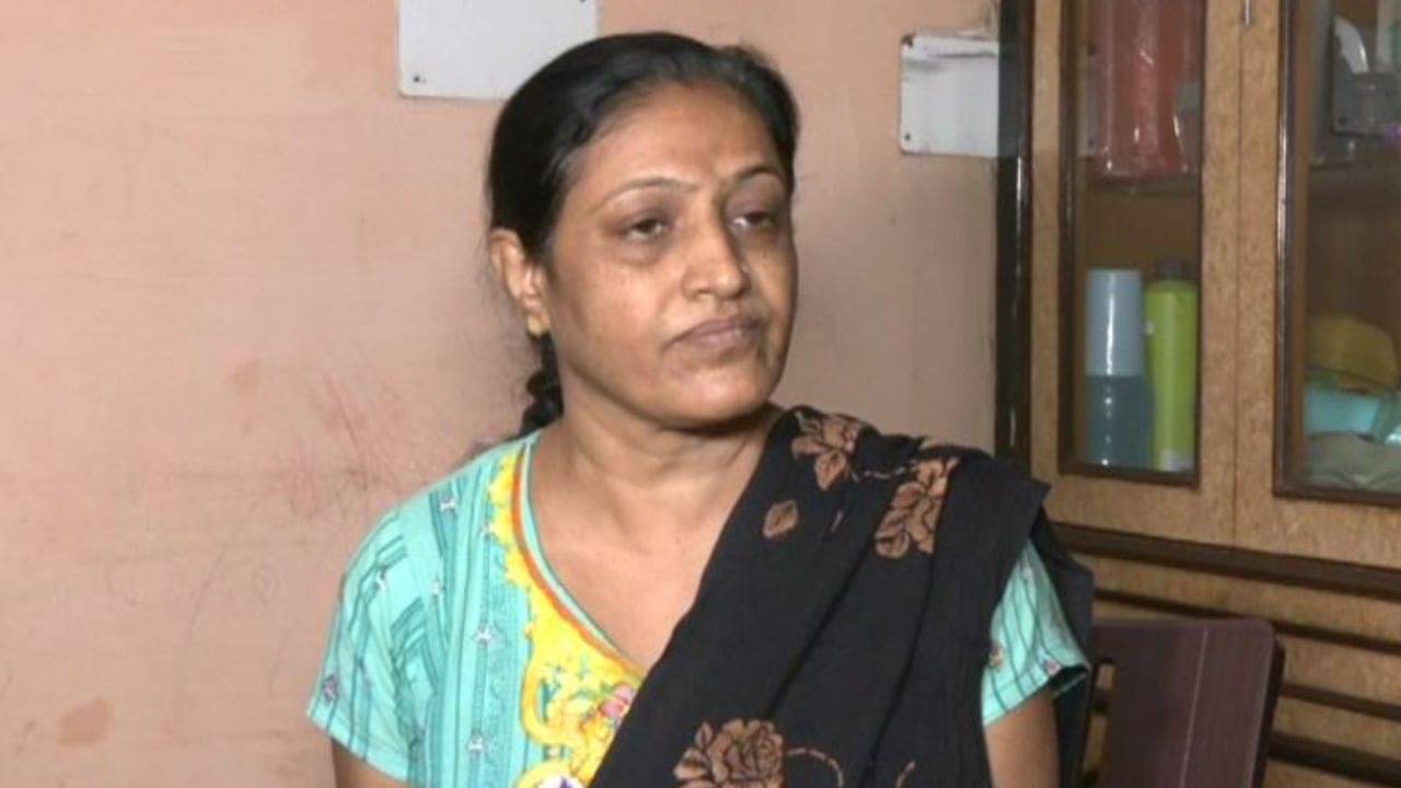 Pakistani Woman Received Exit Notice: ৬ ছেলেপুলে নিয়ে ৩৫ বছর ভারতে আছেন পাকিস্তানি মহিলা, নোটিস পেলেন দেশ ছাড়ার