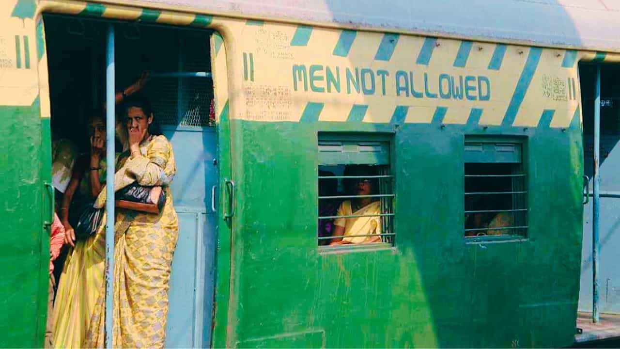 Sealdah Matribhumi Ladies Local: মাতৃভূমি লোকাল নিয়ে নেওয়া হল সিদ্ধান্ত, খুব শীঘ্রই আসছে বড় পরিবর্তন Sealdah Matribhumi Ladies Local: মাতৃভূমি লোকাল নিয়ে নেওয়া হল সিদ্ধান্ত, খুব শীঘ্রই আসছে বড় পরিবর্তন