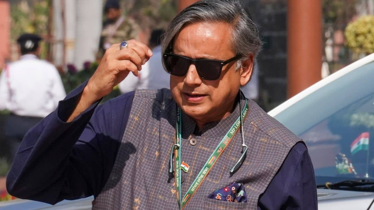 Shashi Tharoor on Pakistan: রক্ত বইলে ওদিকে..., পাকিস্তানকে উরি-বালাকোট স্ট্রাইক মনে করিয়ে দিলেন শশী থারুর