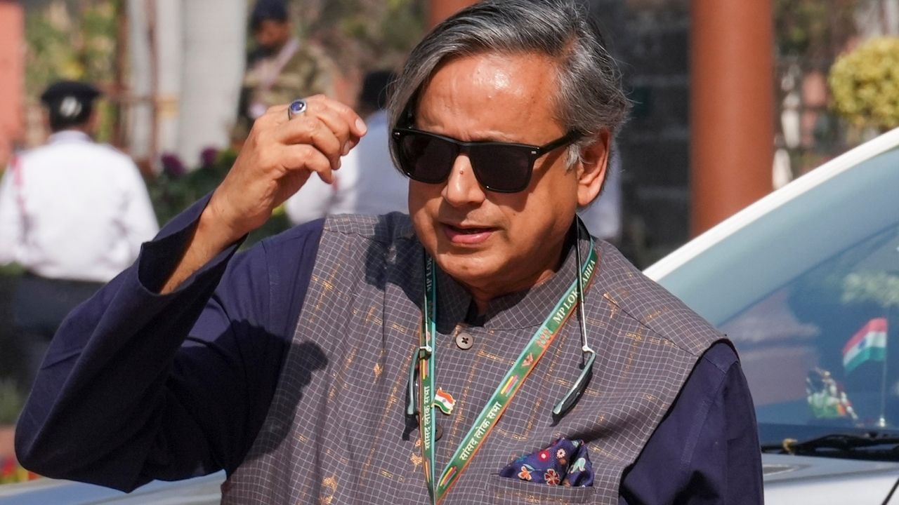 Shashi Tharoor on Pakistan: 'রক্ত বইলে ওদিকে...', পাকিস্তানকে 'উরি-বালাকোট স্ট্রাইক' মনে করিয়ে দিলেন শশী থারুর Shashi Tharoor on Pakistan: 'রক্ত বইলে ওদিকে...', পাকিস্তানকে 'উরি-বালাকোট স্ট্রাইক' মনে করিয়ে দিলেন শশী থারুর