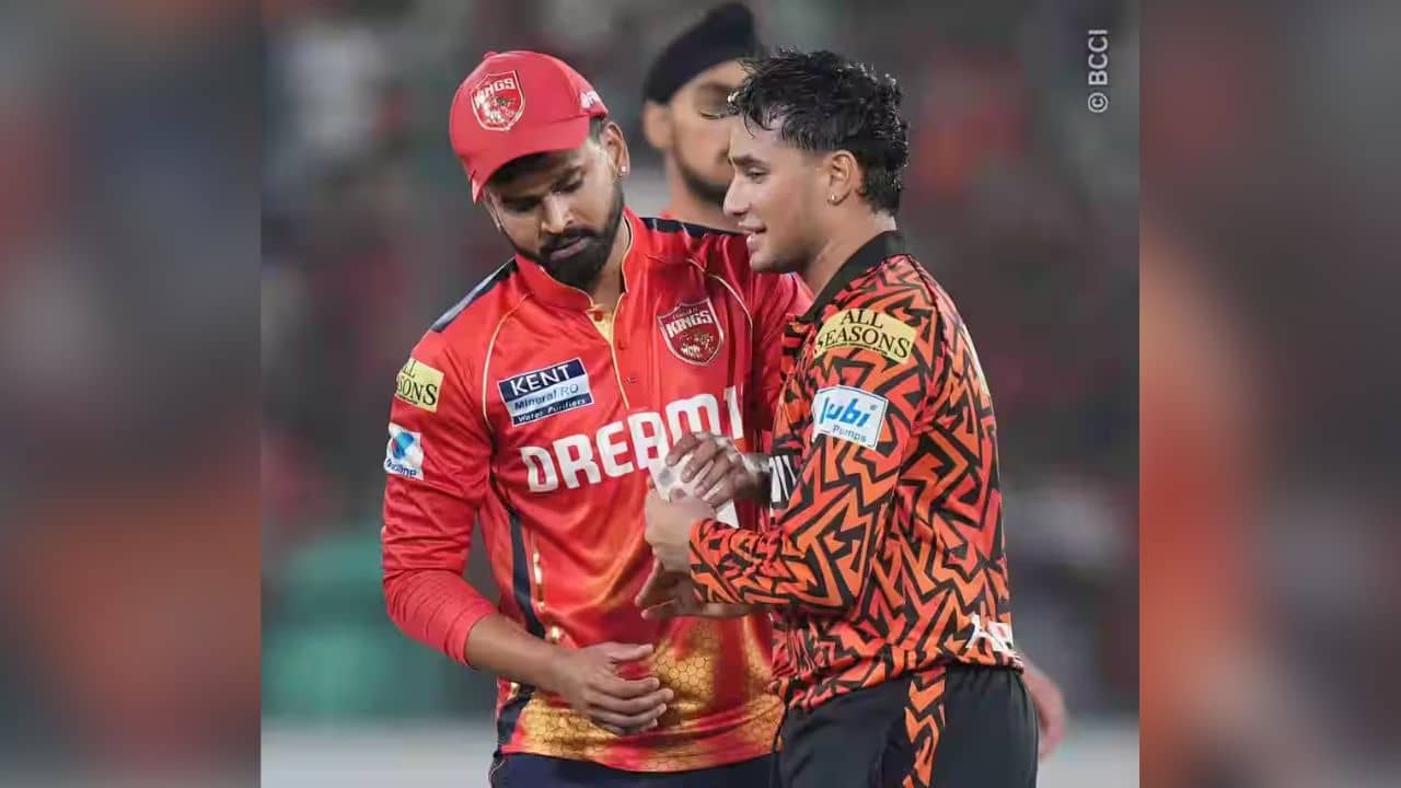 Watch Video: অভিষেকের চিরকুটে কী লেখা আছে? কৌতুহলী শ্রেয়সের কাণ্ড দেখে হাসির রোল