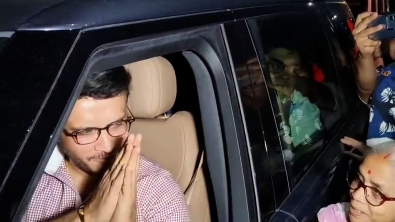 Sourav Ganguly: হঠাৎই রুট বদল সৌরভ গঙ্গোপাধ্যায়ের, ঘরে ফেরার পথে অনুরোধ রাখলেন মহারাজ Sourav Ganguly: হঠাৎই রুট বদল সৌরভ গঙ্গোপাধ্যায়ের, ঘরে ফেরার পথে অনুরোধ রাখলেন মহারাজ