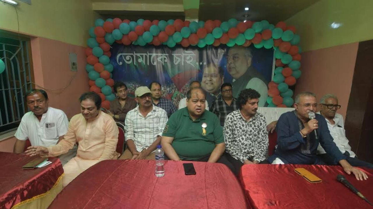 আইএসএল জয়ের পর মোহনবাগানের লক্ষ্য সুপার কাপ। তারইর মাঝে মোহনবাগানে আরও একটা হাওয়া বইছে। তা হল ক্লাবে নির্বাচনের হাওয়া। 
