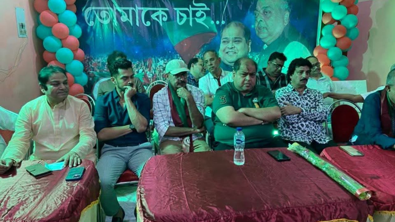 জোরকদমে নির্বাচনী প্রস্তুতি শুরু করে দিলেন সৃঞ্জয় বসু। সোনারপুরের মায়া ভবনে মোহনবাগান সদস্য ও সমর্থকদের উদ্যোগে একটি অনুষ্ঠান হল। যে অনুষ্ঠানের নাম তোমাকে চাই।