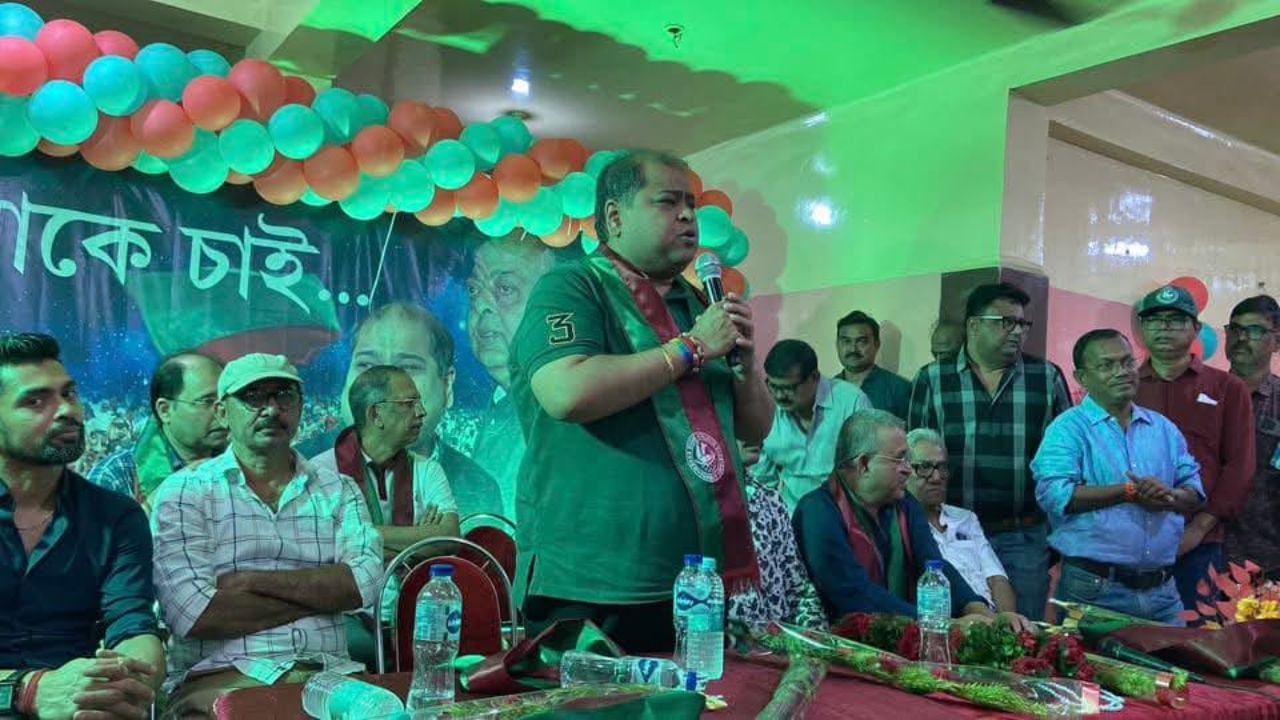 এখনও নির্বাচনের দিন অবশ্য ঠিক হয়নি। তবে তার প্রস্তুতিতে কোনও খামতি থাকছে না। এ বার প্রশ্ন ক্লাবে পালাবদল হবে কি না। এর মাঝে অন্য মেজাজে সৃঞ্জয় বসু।