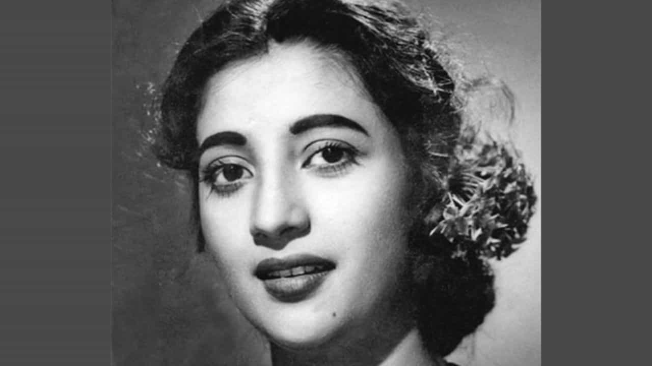 সুচিত্রার নখের 'আঁচড়ে' ৩ মাসের জন্য বন্ধ ছিল শুটিং, ব্যথা সহ্য না করতে পেরে পরিচালক এরপর কী করলেন? সুচিত্রার নখের 'আঁচড়ে' ৩ মাসের জন্য বন্ধ ছিল শুটিং, ব্যথা সহ্য না করতে পেরে পরিচালক এরপর কী করলেন?