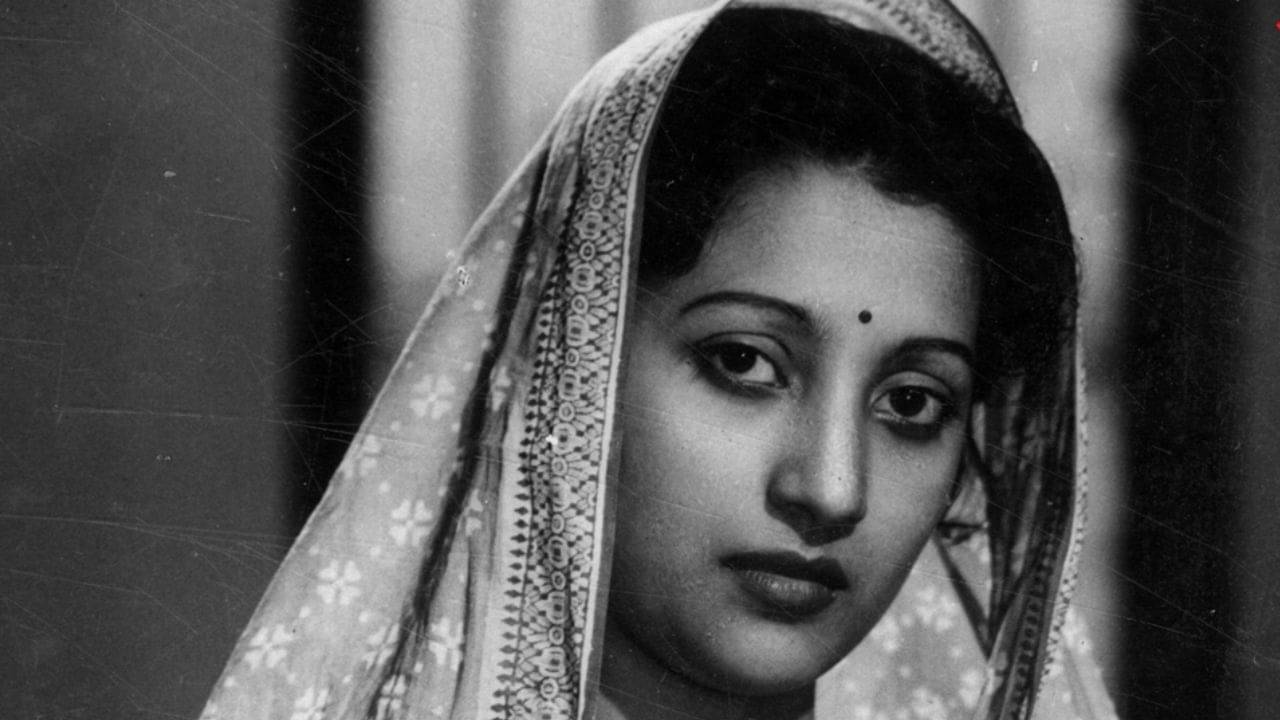 মহানায়িকা হলেও শুধুমাত্র বাঙাল বলে জীবনের এই বড় স্বপ্নটা অধরাই থেকে গেল সুচিত্রা সেনের