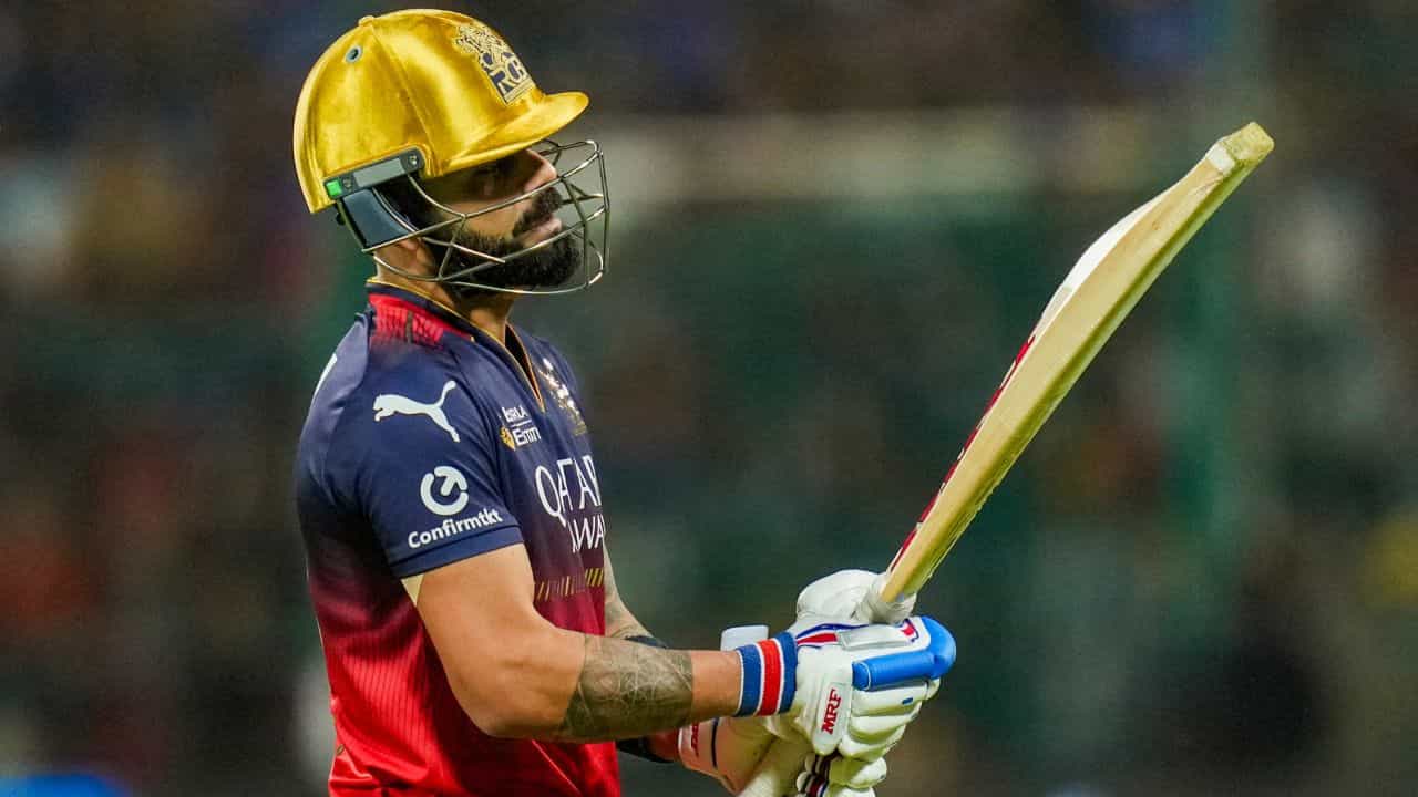Virat Kohli: জেনে নিন বিরাটের 'আত্মঘাতী' হয়ে ওঠার ৩২ টি কারণ! কী করে হল এমন? Virat Kohli: জেনে নিন বিরাটের 'আত্মঘাতী' হয়ে ওঠার ৩২ টি কারণ! কী করে হল এমন?