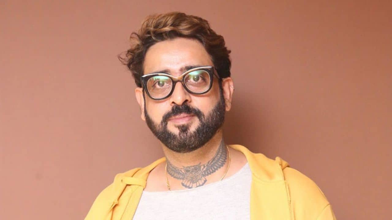 সারা রাত নেশা, সকালে শুটিং! টলিপাড়ায় কাজের ধরন নিয়ে প্রশ্ন পরিচালক শিলাদিত্যর