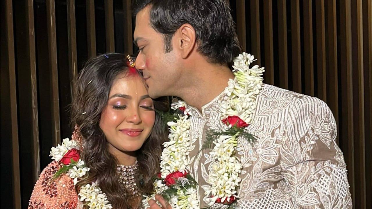 মনে হচ্ছে নিজেরাই নিজেদের বিয়ে দিলাম, বিয়ের পর বললেন অভিষেক-শার্লি