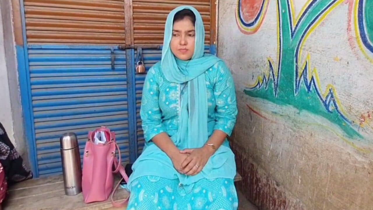 Tapan: আচমকা তালা লাগিয়ে উধাও স্বামী-শ্বশুরবাড়ির লোক, ধরনায় বসলেন বাড়ির বৌ