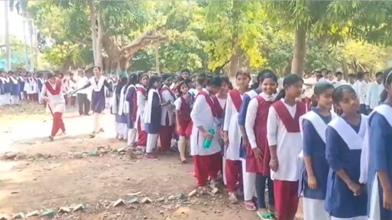 Bankura: একই সঙ্গে চাকরিহারা ৬ শিক্ষক, ধুঁকছে জঙ্গলমহলের স্কুলের বিজ্ঞান বিভাগ