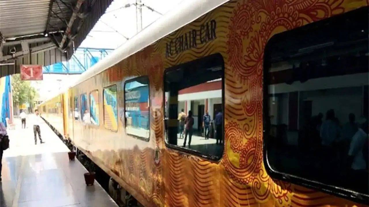 Indian Railways: ভারতের প্রথম বেসরকারি ট্রেন, প্রথম মাসের লাভ জানলে চমকে যাবেন...