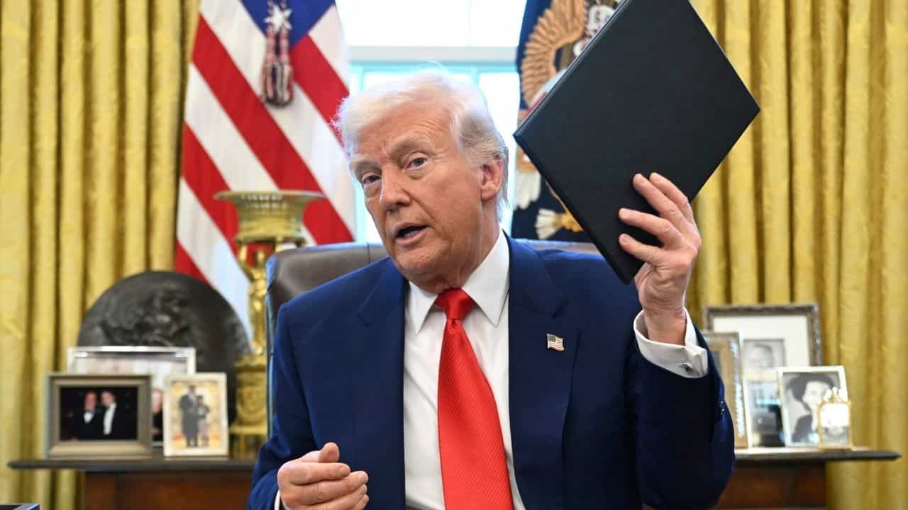 US Tariff on China: ১৪৫ শতাংশ শুল্ক! সুদের অঙ্কও 'ফেল' ট্রাম্পের কাছে, চিন কি রফতানিই বন্ধ করে দেবে? US Tariff on China: ১৪৫ শতাংশ শুল্ক! সুদের অঙ্কও 'ফেল' ট্রাম্পের কাছে, চিন কি রফতানিই বন্ধ করে দেবে?