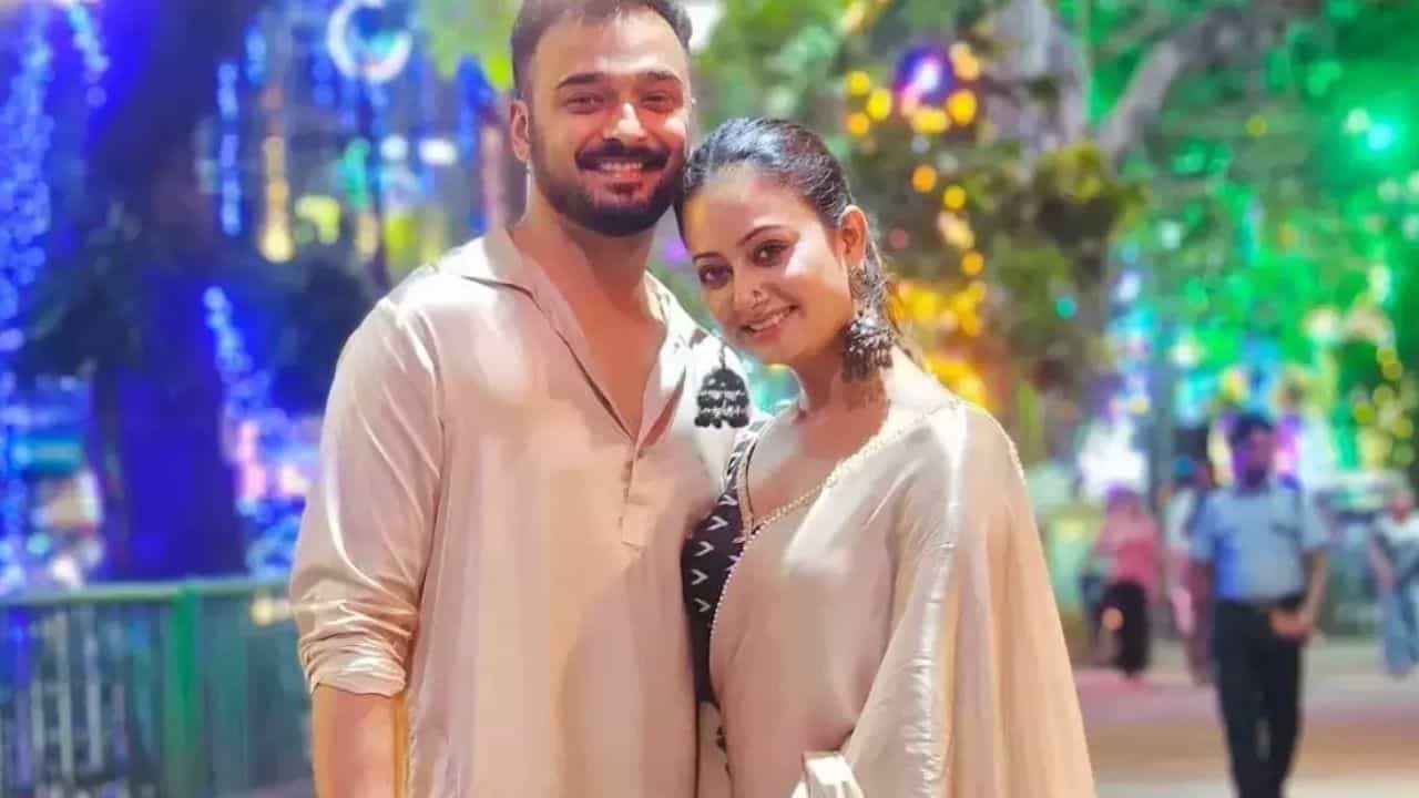 রাজদীপ-তন্বীর সম্পর্কে ভাঙন? টলিপাড়ায় শুরু চর্চা রাজদীপ-তন্বীর সম্পর্কে ভাঙন? টলিপাড়ায় শুরু চর্চা