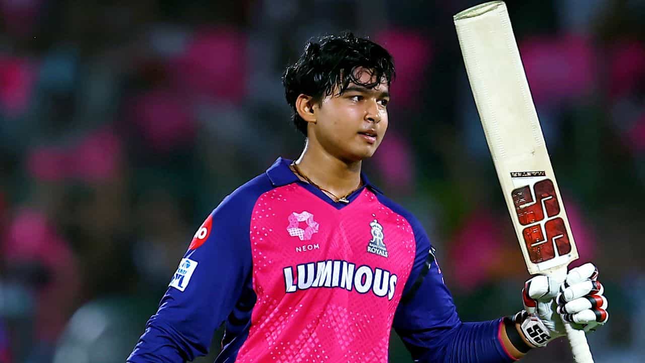 Indian Cricket: ইংল্যান্ড সফরে যাচ্ছেন বৈভব সূর্যবংশী, আয়ুষ মাহত্রে! খেলবেন টেস্ট-ওডিআই Indian Cricket: ইংল্যান্ড সফরে যাচ্ছেন বৈভব সূর্যবংশী, আয়ুষ মাহত্রে! খেলবেন টেস্ট-ওডিআই