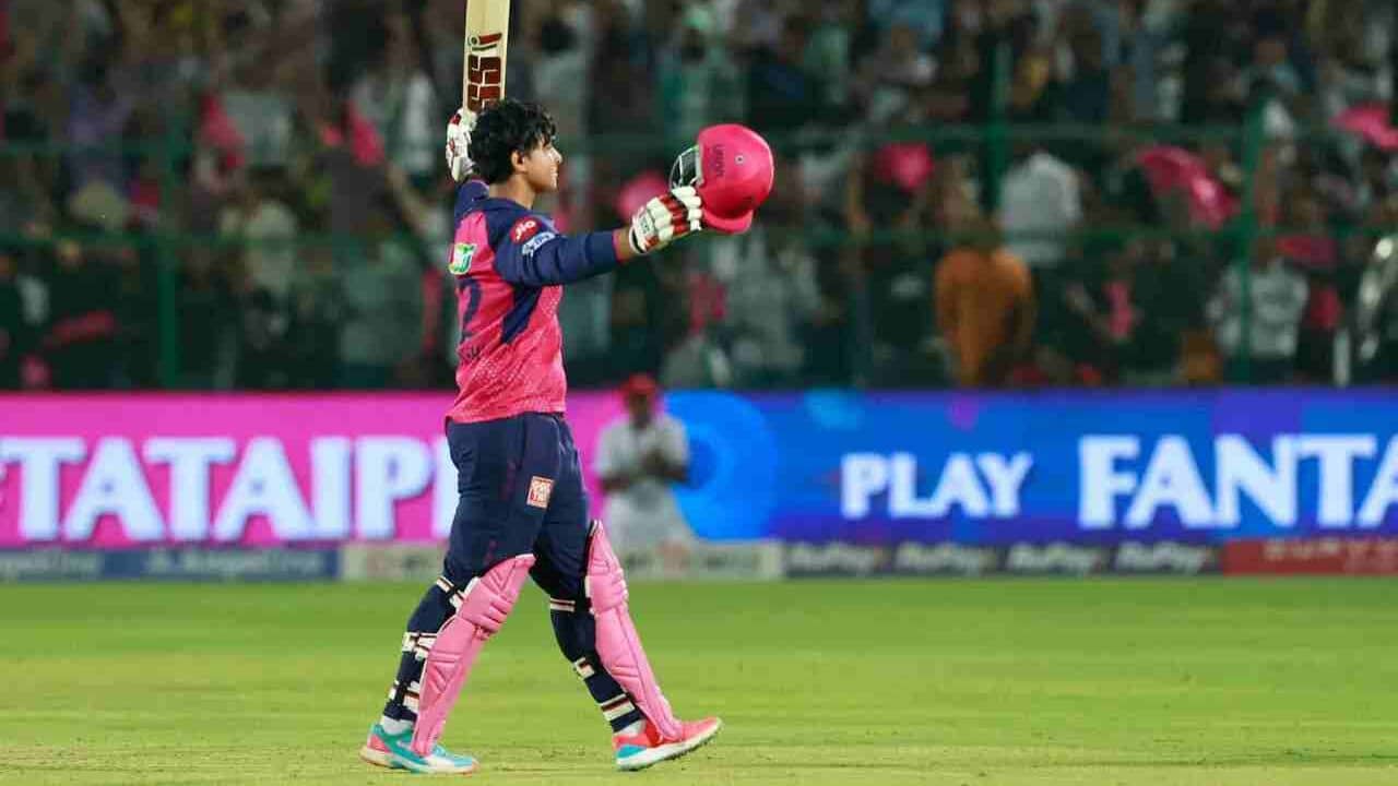 Vaibhav Suryavanshi: বিহারে অকাল দীপাবলি, বৈভবের জন্য রাস্তায় নেমে পড়ল বন্ধুরা