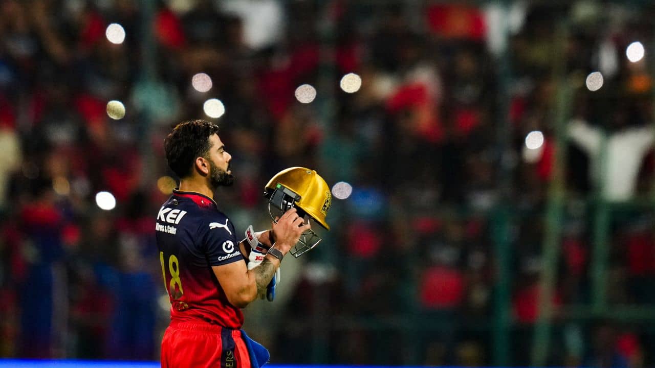 Virat Kohli: মরসুমের পঞ্চম, ঘরে প্রথম হাফসেঞ্চুরি; বাবরের রেকর্ডও ভাঙলেন কিং কোহলি!