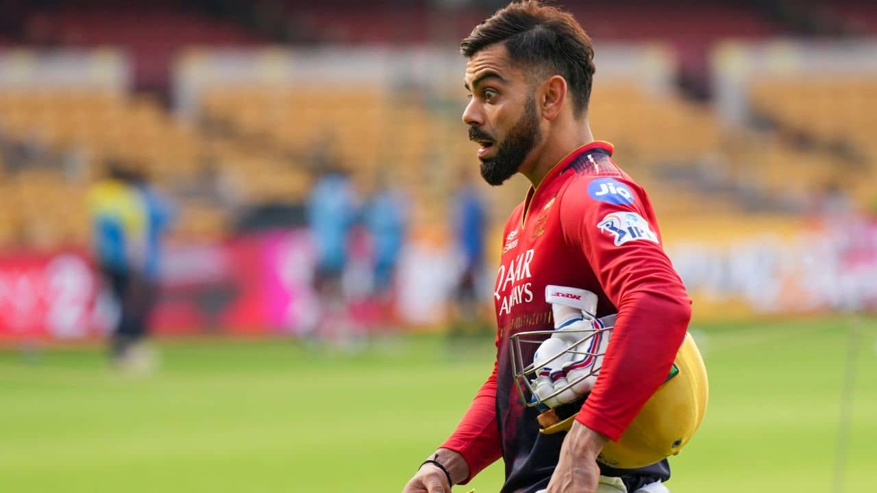 Virat Kohli ভিডিয়ো: কিংয়ের মেজাজে কোহলি, ৬ ফুট ৫ ইঞ্চির পার্টনারের সঙ্গে জমিয়ে নাচ