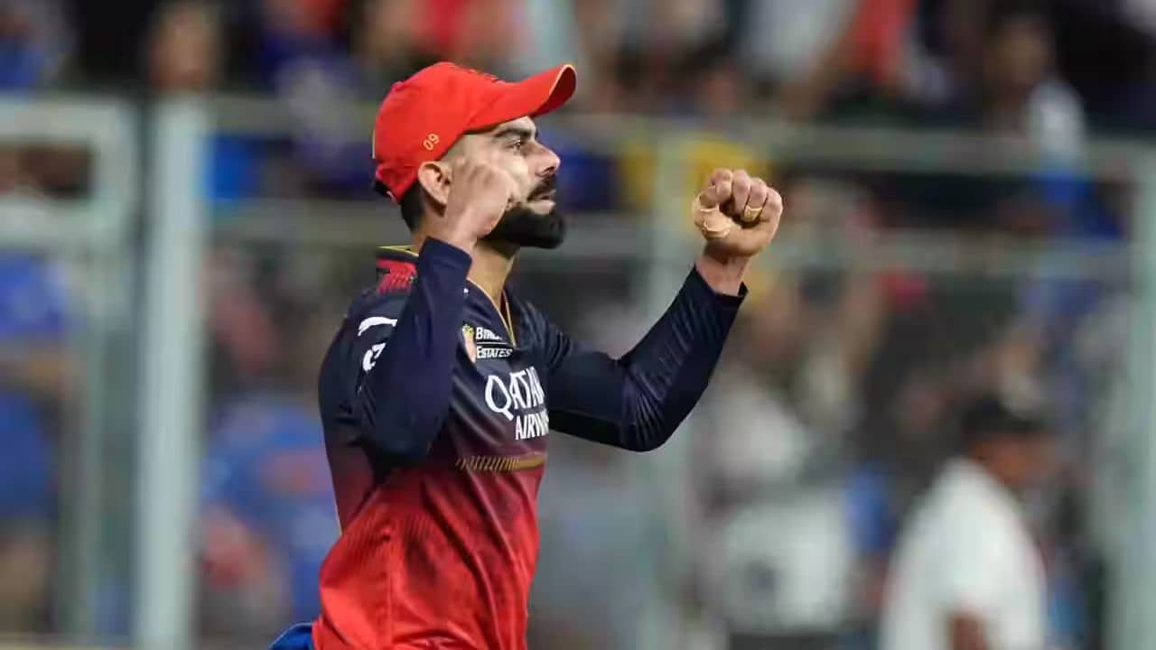 Virat Kohli: দিল তো বাচ্চা হ্যায়! হাতের সামনে বেলুন পেতেই যা করলেন বিরাট কোহলি...