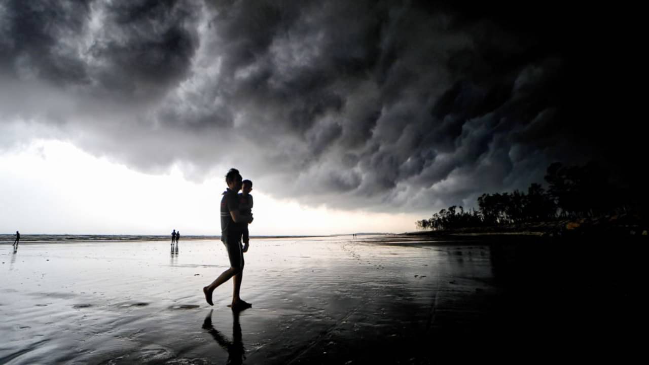 Weather Update: আরব সাগরে নিম্নচাপ! ঘোঁট পাকাচ্ছে বঙ্গোপসাগরেও, কেমন থাকবে বাংলার আকাশ