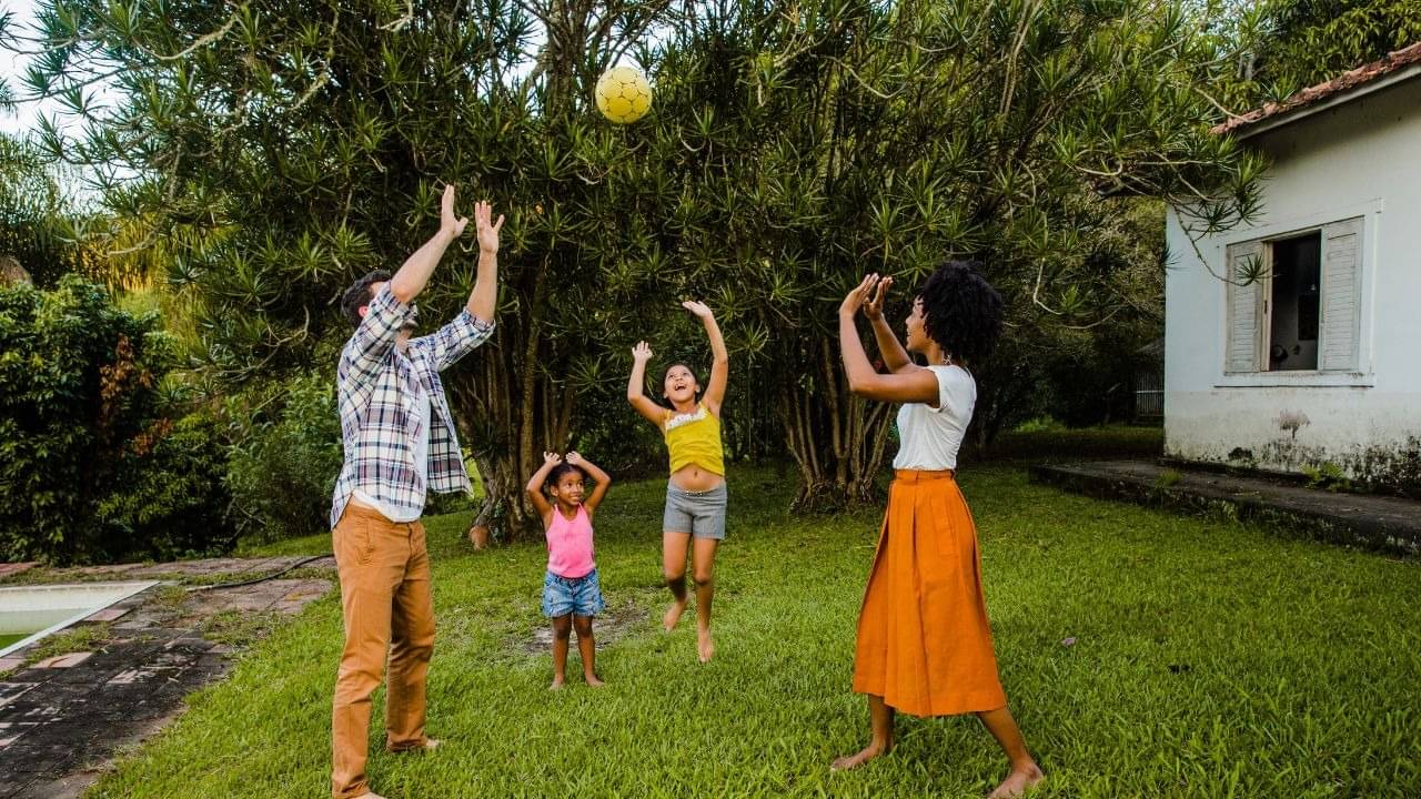 বাড়িতে ভুলেও এই জিনিসগুলো রাখছেন না তো! তাহলেই ঘনিয়ে আসবে বিপদ