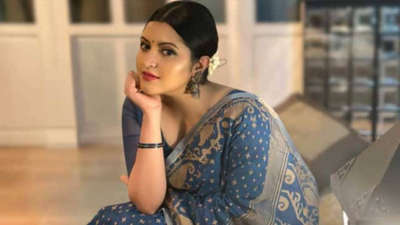 বাচ্চাটা তোর না আমার? পরিচারিকাকে সপাটে চড় মেরে বিতর্কে পরীমণি