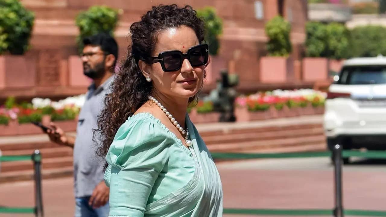 এরা তো নেকড়ে..., ১ লাখ টাকা বিদ্যুৎ বিল হাতে পেয়ে বিস্ফোরক কঙ্গনা